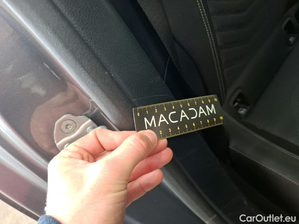  Mercedes  A-Klasse MERCEDES-BENZ Classe A Compact / 2018 / 5P / Berline A 200 d Business Line 8G-DCT #17