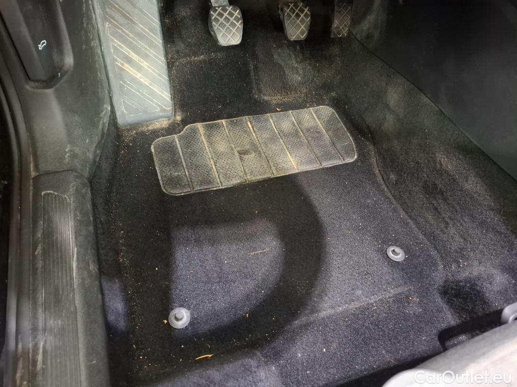  Volkswagen  Golf  VOLKSWAGEN / 2020 / 5P / Berline 1.0 TSI OPF 110 BVM6 Life Busi 1st #42