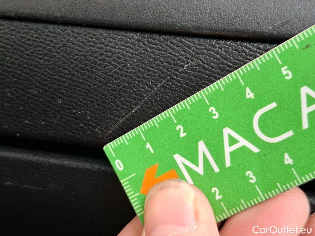  Peugeot  208 PEUGEOT  Affaire / 2019 / 5P / Berline 1.5 BlueHDi 100 S&S Premium #41