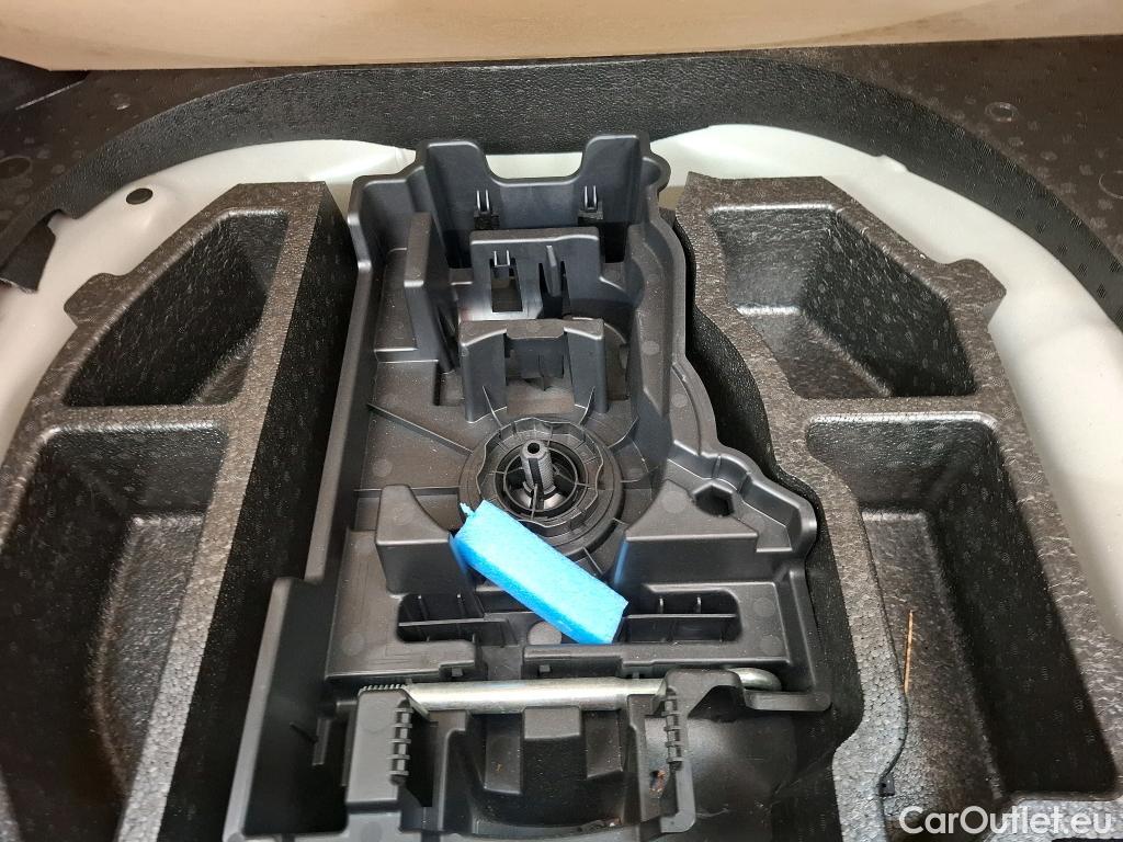  Peugeot  208 PEUGEOT  Affaire / 2019 / 5P / Berline 1.5 BlueHDi 100 S&S Premium #43