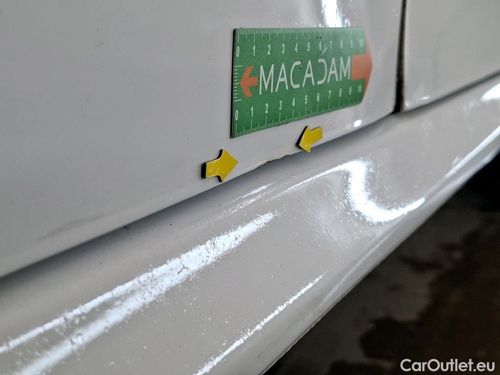  Peugeot  208 PEUGEOT  Affaire / 2019 / 5P / Berline 1.5 BlueHDi 100 S&S Premium #50