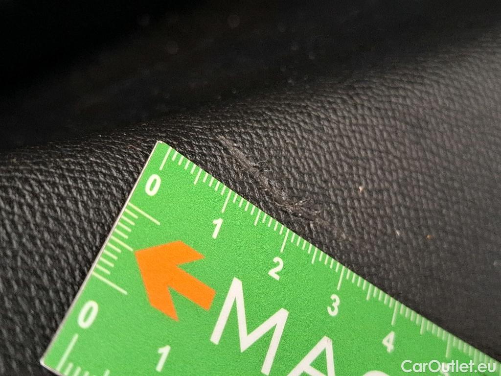  Peugeot  208 PEUGEOT  Affaire / 2019 / 5P / Berline 1.5 BlueHDi 100 S&S Premium #36