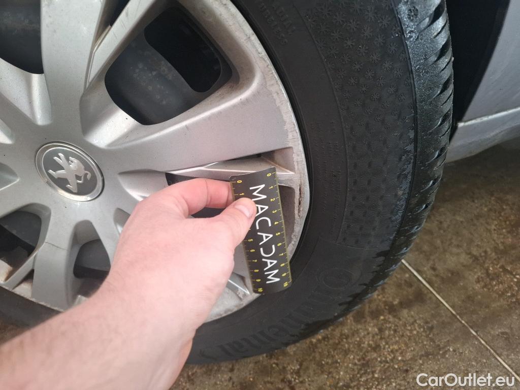  Peugeot  208  Affaire Premium 1.5 HDi 100CV BVM5 E6dT #48