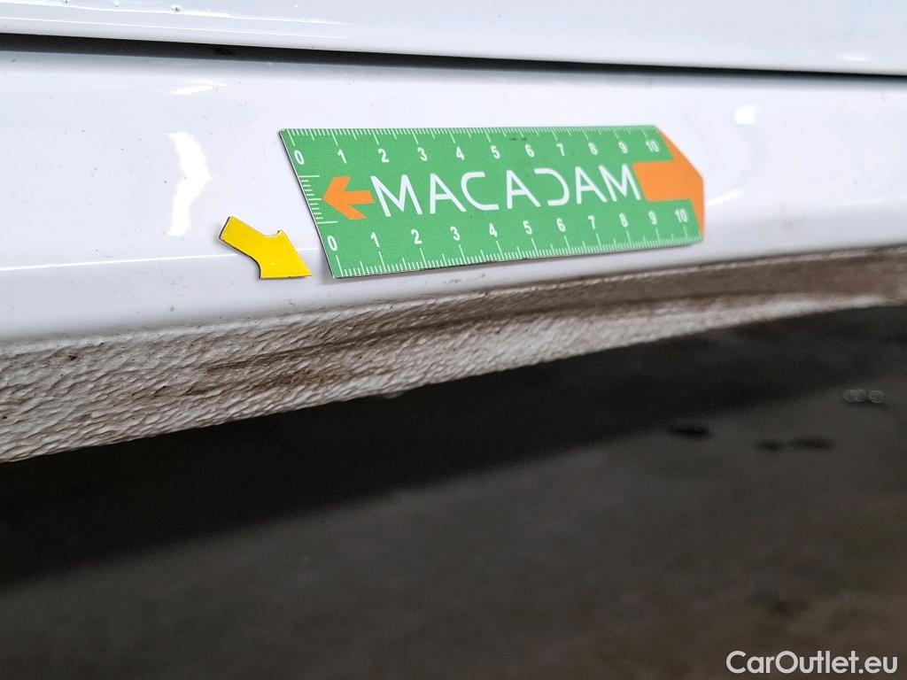  Peugeot  208 PEUGEOT  Affaire / 2019 / 5P / Berline 1.5 BlueHDi 100 S&S Premium #2