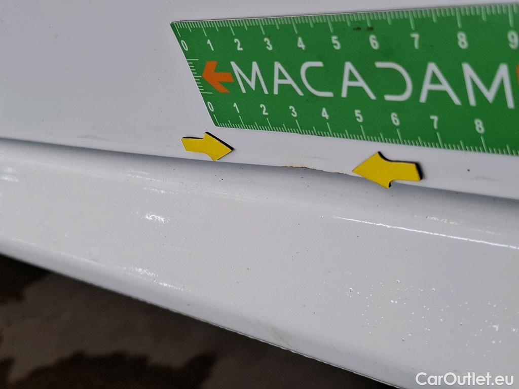  Peugeot  208 PEUGEOT  Affaire / 2019 / 5P / Berline 1.5 BlueHDi 100 S&S Premium #52