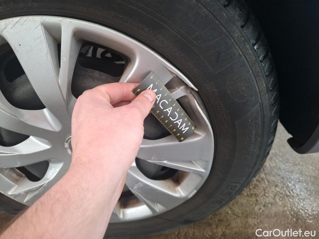  Peugeot  208  Affaire Premium 1.5 HDi 100CV BVM5 E6dT #42