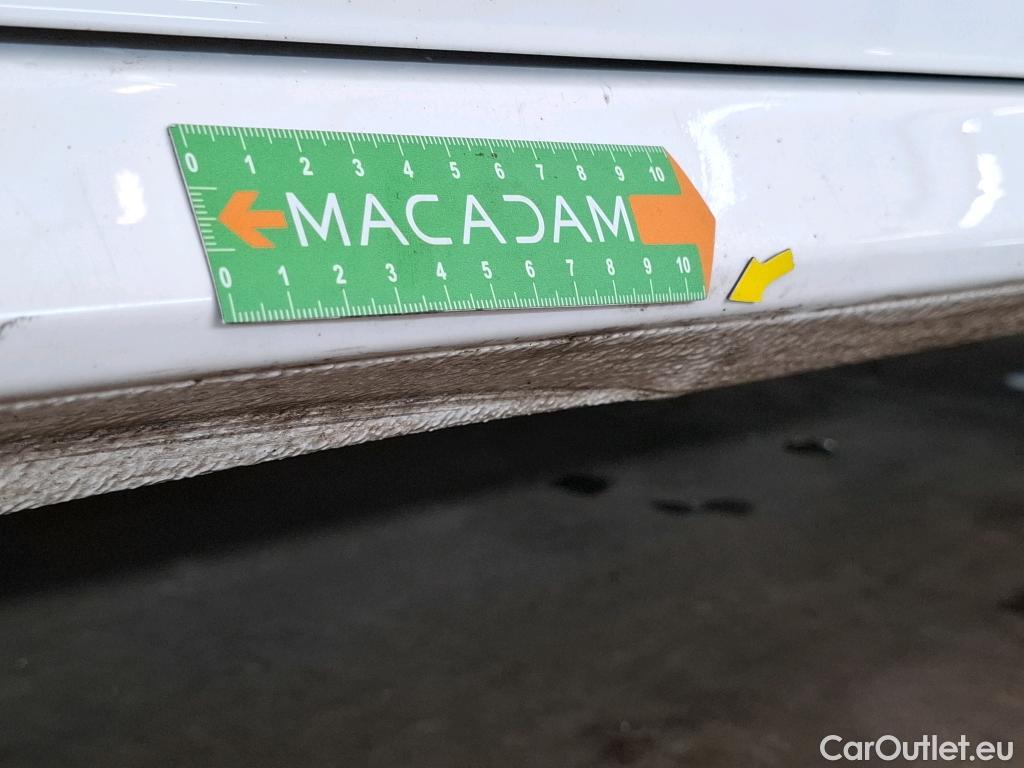  Peugeot  208 PEUGEOT  Affaire / 2019 / 5P / Berline 1.5 BlueHDi 100 S&S Premium #3