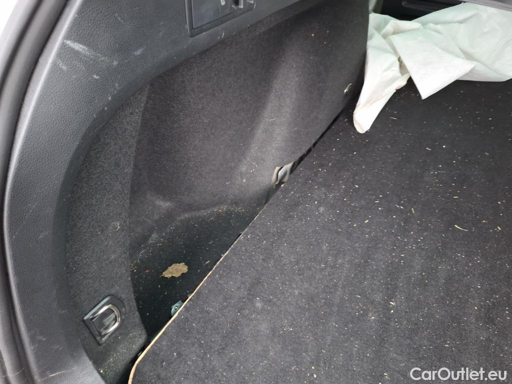  Volkswagen  Passat  SW / 2019 / 5P / Break 2.0 TDI 150 SCR DSG7 SW LOUNGE / TRANSFO VP/VF #24