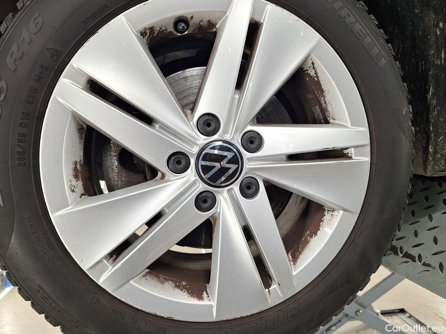  Volkswagen  Golf  VW, VIII '20, Volkswagen VIII 1.0 TSI 81kW Life 5d #5