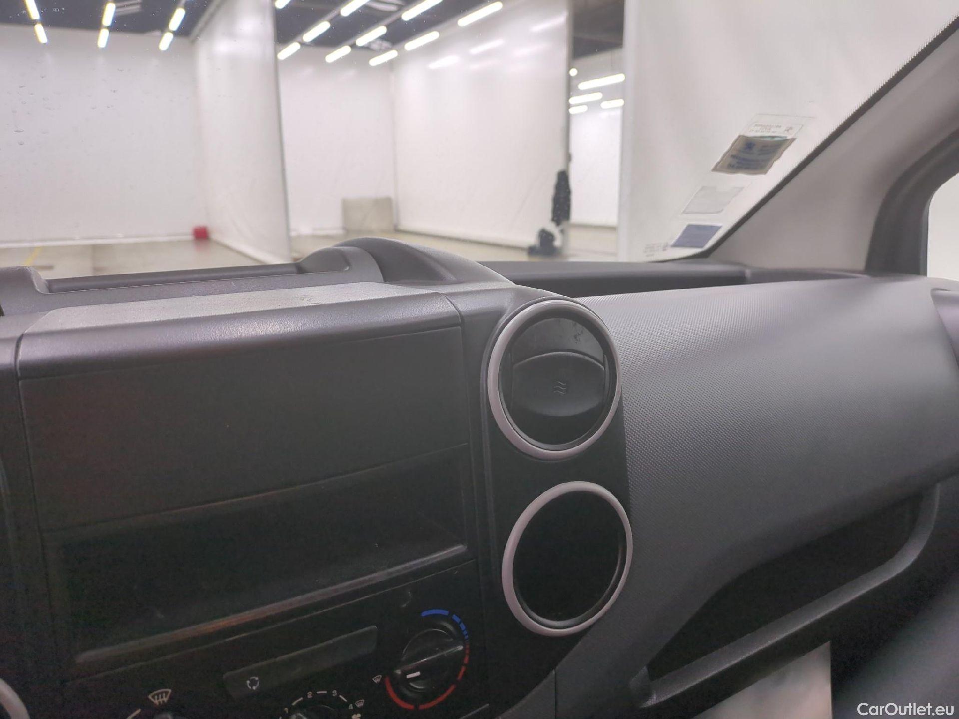  Peugeot  Partner PEUGEOT  VU 4p Fourgonnette 1.6 BlueHDi 100 CONFORT 121 L2 #9