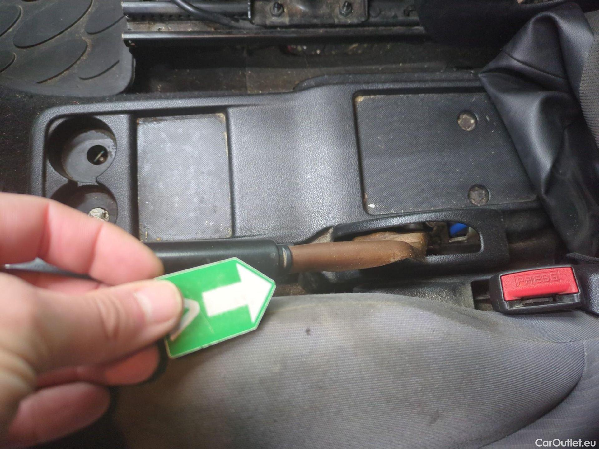  Peugeot  Partner PEUGEOT  VU 4p Fourgonnette 1.6 BlueHDi 100 CONFORT 121 L2 #5