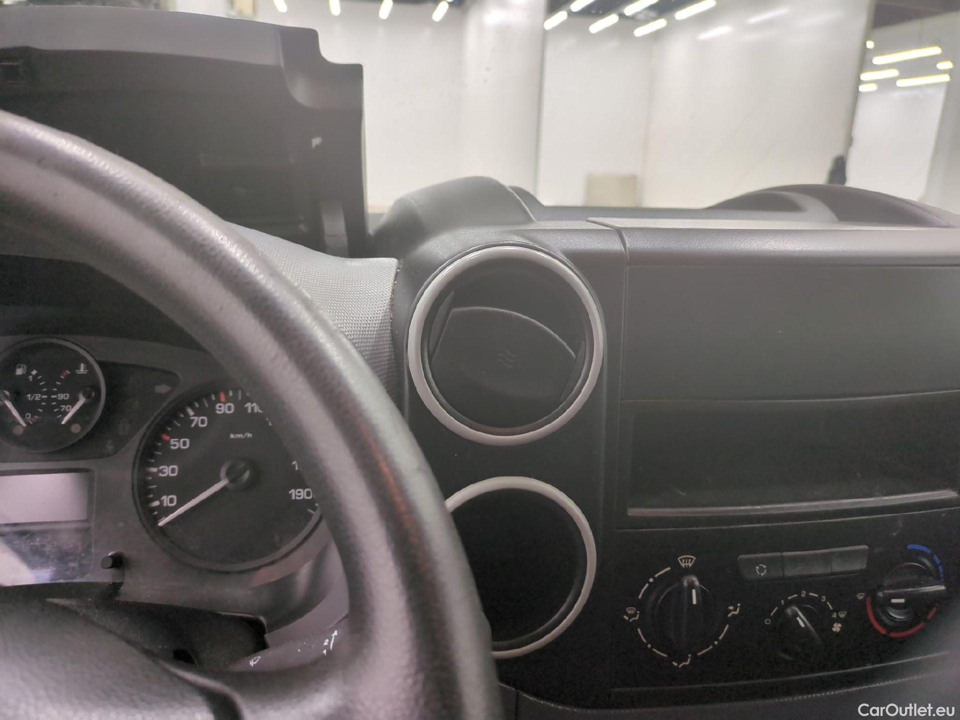  Peugeot  Partner PEUGEOT  VU 4p Fourgonnette 1.6 BlueHDi 100 CONFORT 121 L2 #11