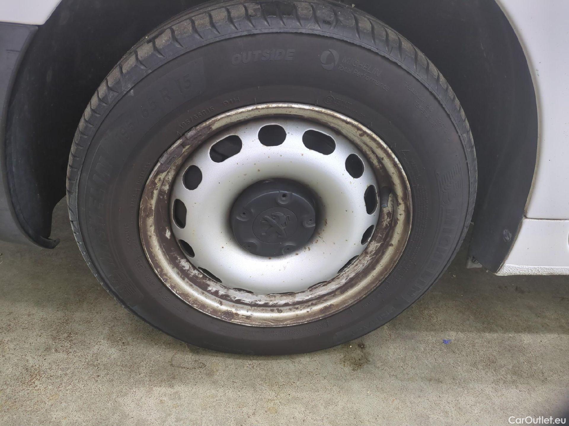  Peugeot  Partner PEUGEOT  VU 4p Fourgonnette 1.6 BlueHDi 100 CONFORT 121 L2 #1