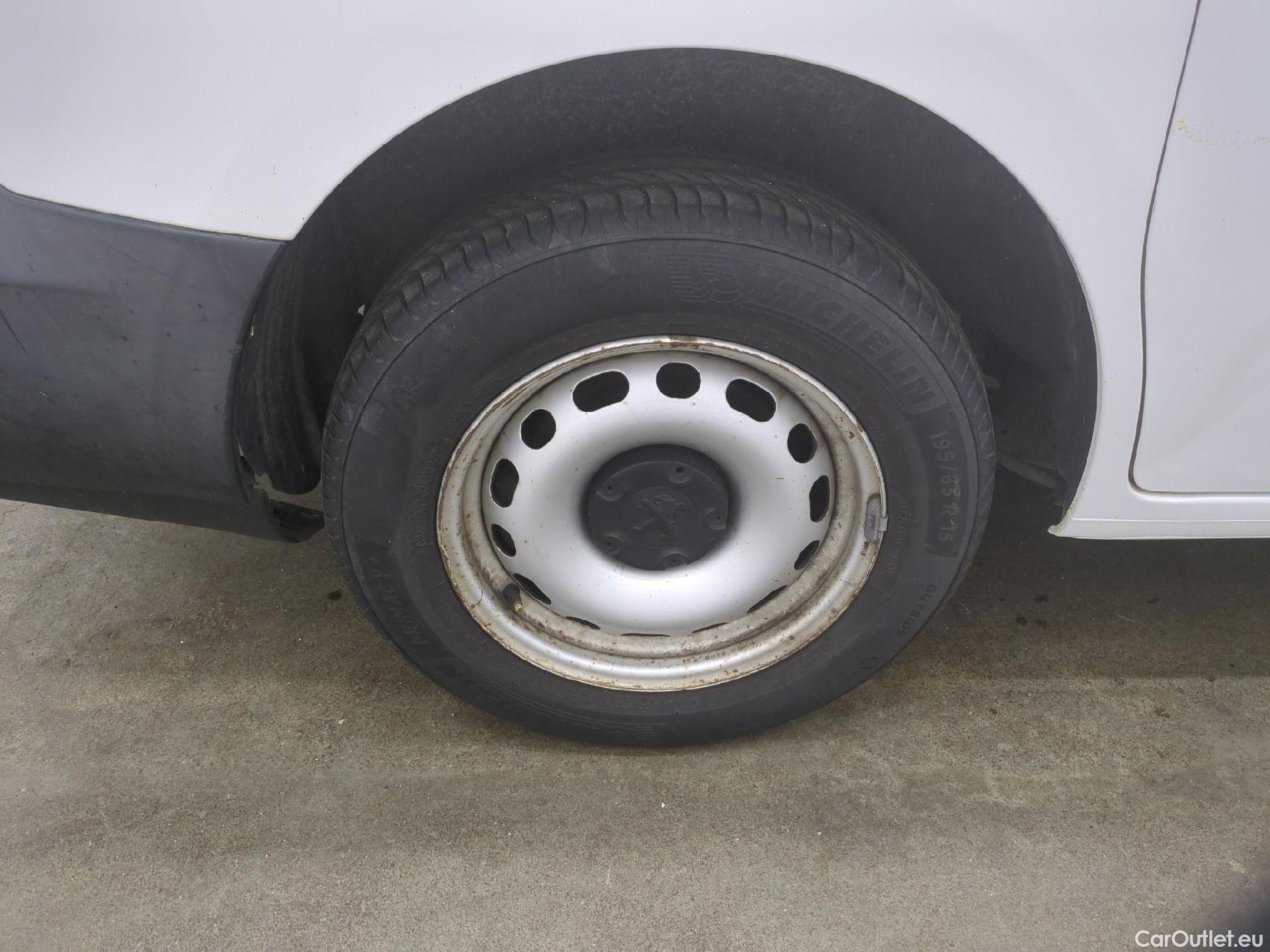  Peugeot  Partner PEUGEOT  VU 4p Fourgonnette 1.6 BlueHDi 100 CONFORT 121 L2 #20