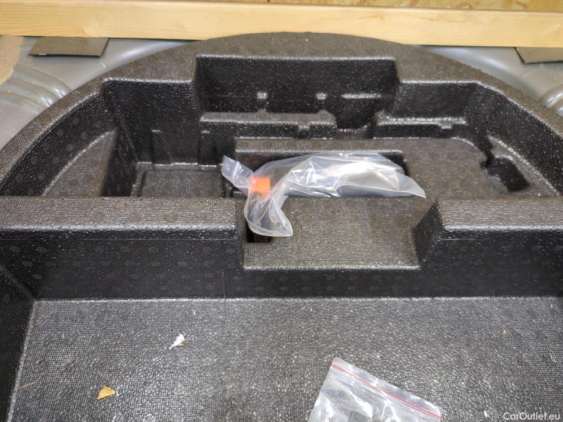  Toyota  Yaris TOYOTA  Hybride 5p Berline 1.5 VVT-I HYBRID France Business / TRANSFO VP VF
 #1