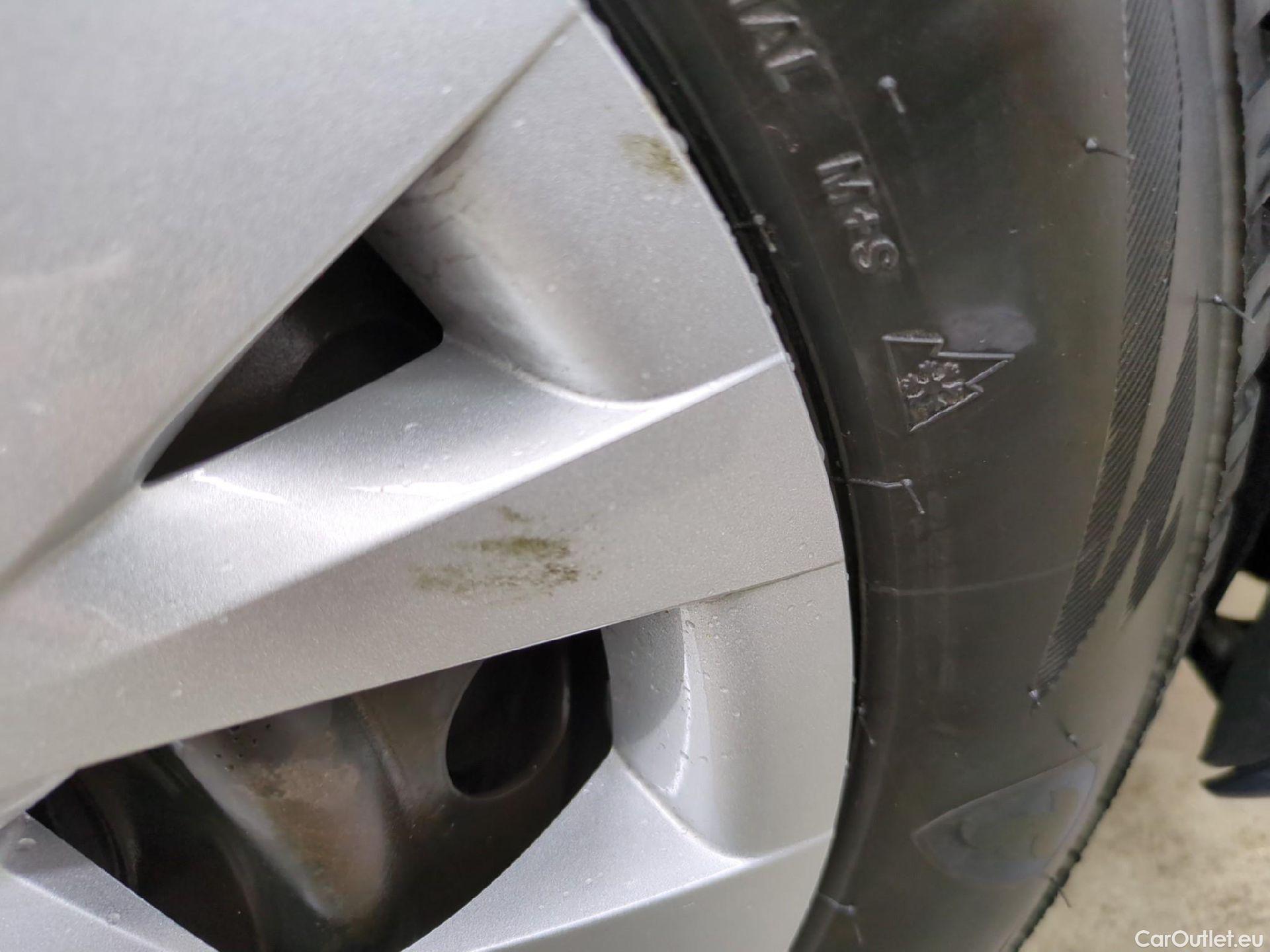  Toyota  Yaris TOYOTA  Hybride 5p Berline 1.5 VVT-I HYBRID France Business / TRANSFO VP VF
 #5