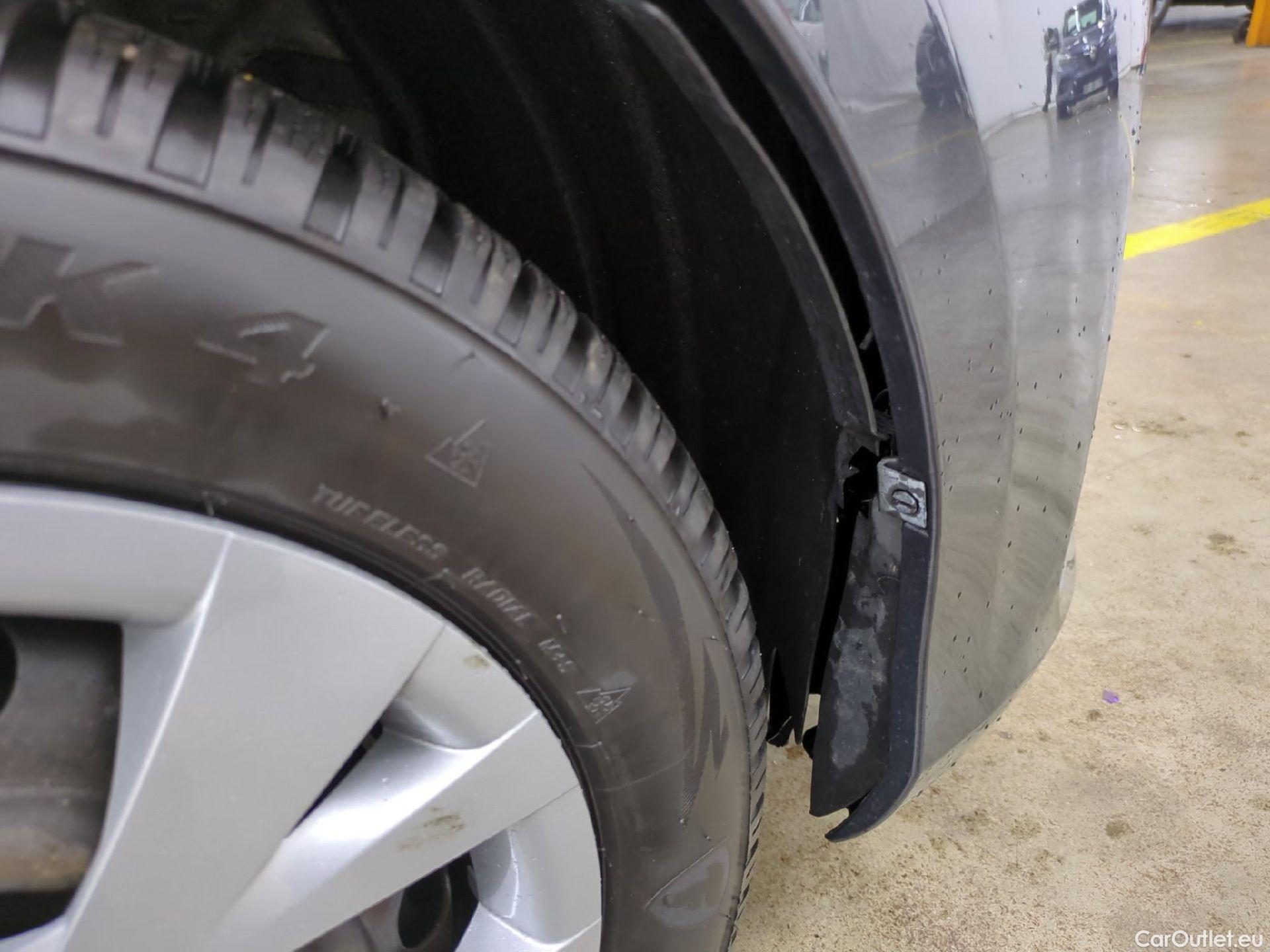  Toyota  Yaris TOYOTA  Hybride 5p Berline 1.5 VVT-I HYBRID France Business / TRANSFO VP VF
 #13