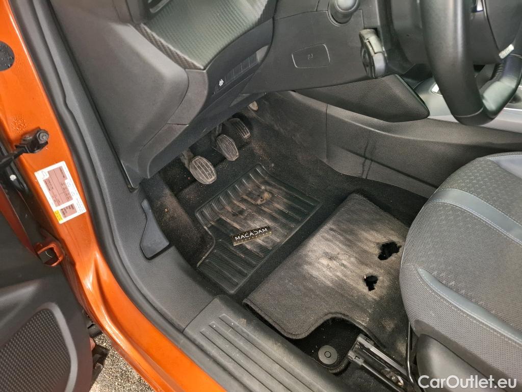  Peugeot  2008  Allure Business 1.2 PureTech 100CV BVM6 E6d #10