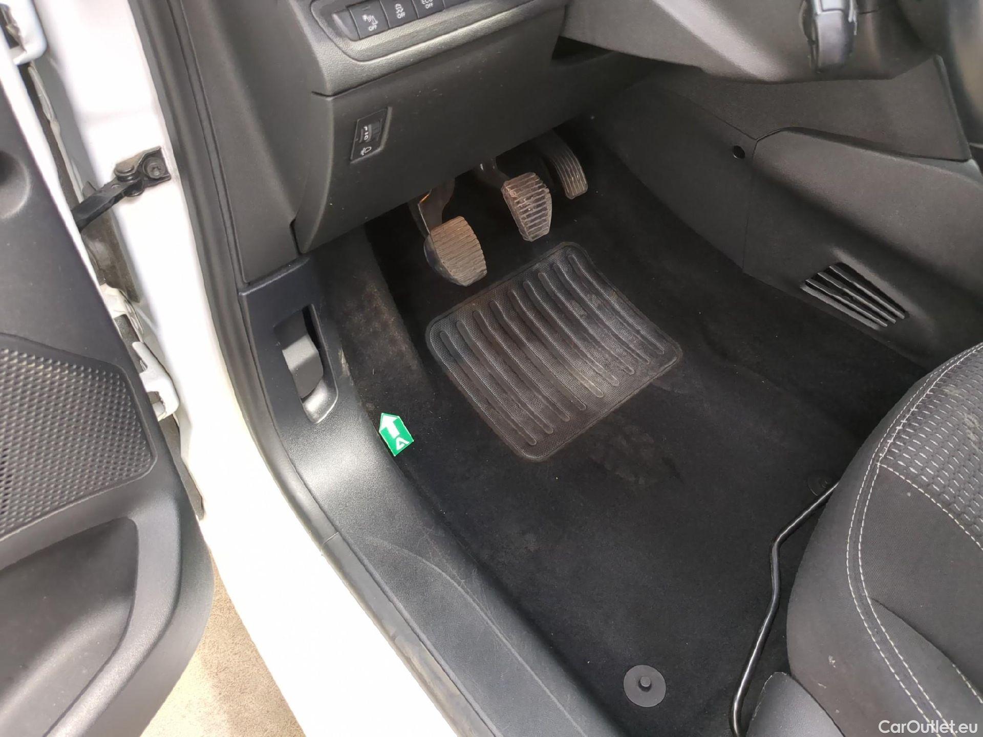  Peugeot  208  Allure Business 1.2 PureTech 110CV BVM5 E6 #14