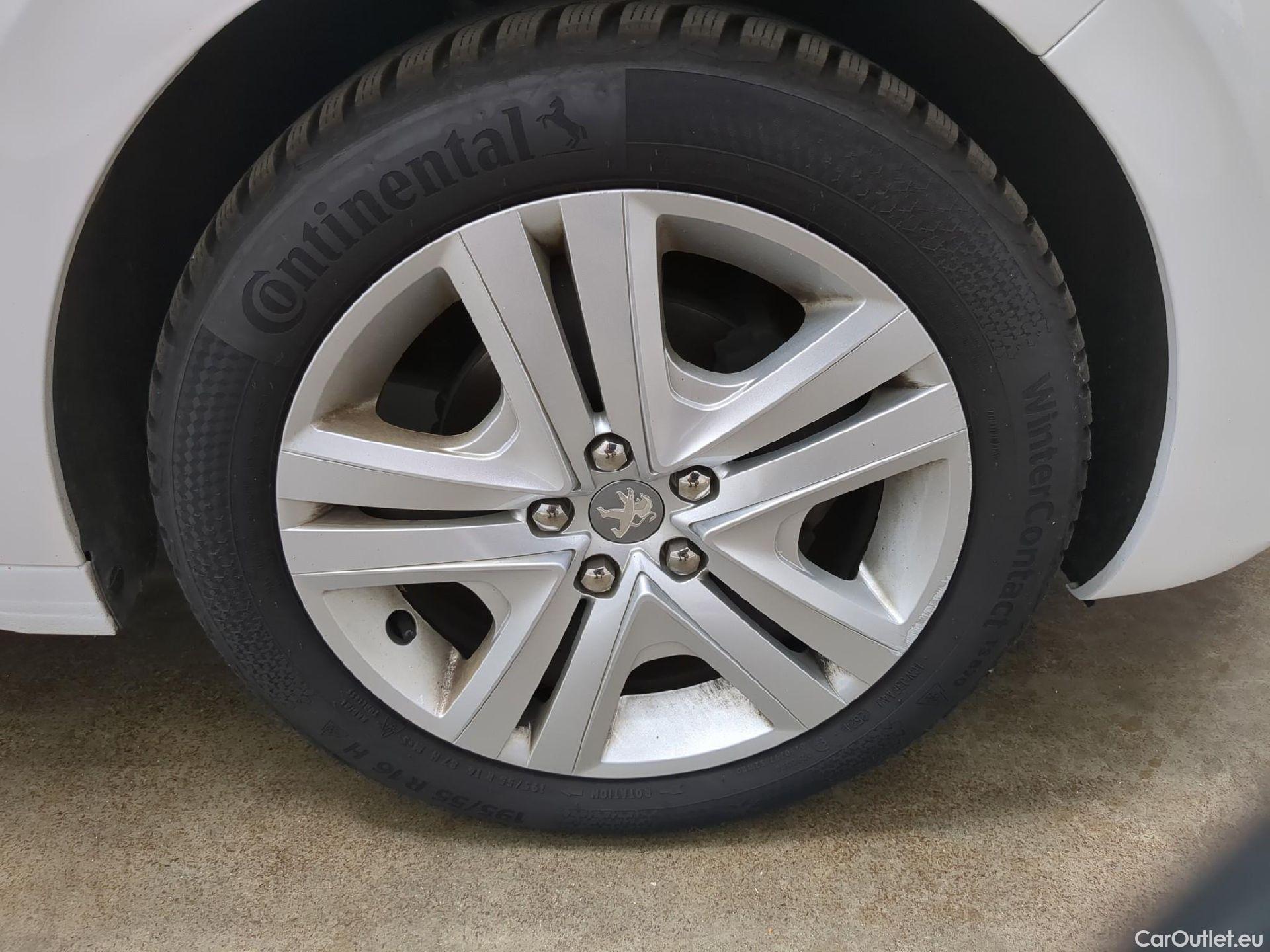  Peugeot  208  Allure Business 1.2 PureTech 110CV BVM5 E6 #5