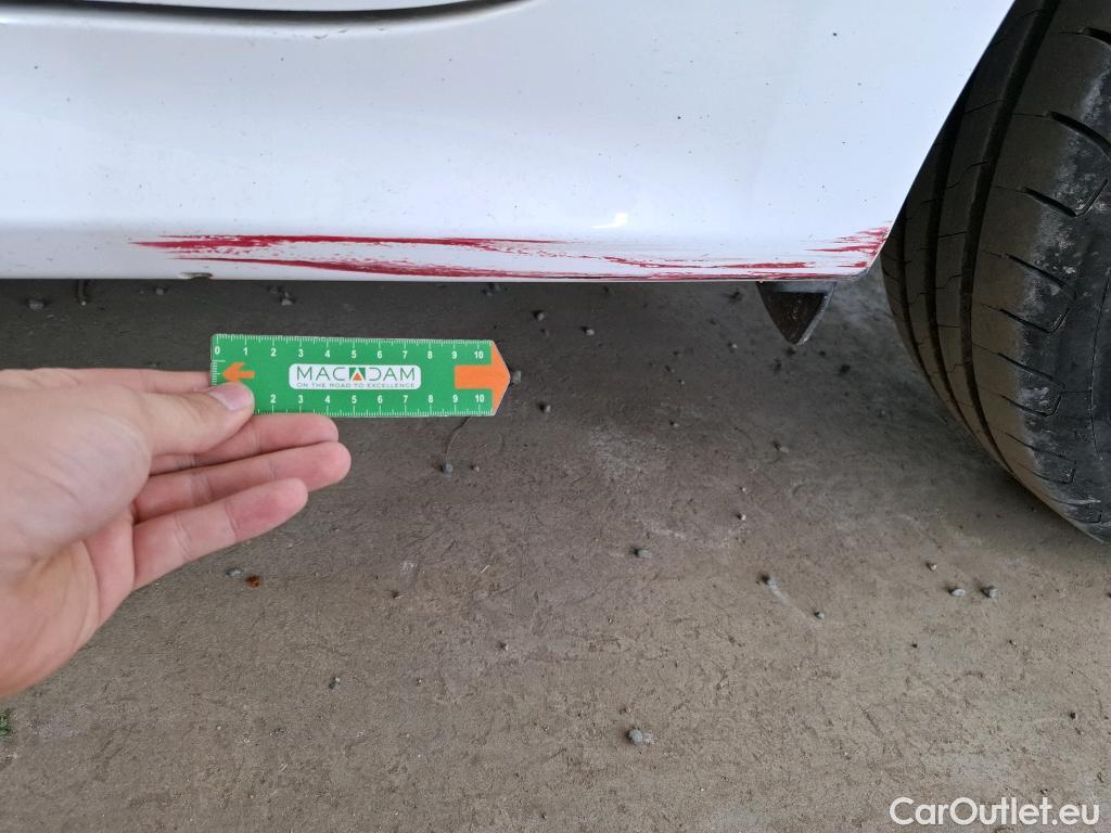  Toyota  Yaris TOYOTA  Hybride / 2019 / 5P / Berline Hybride 114h France Business #16