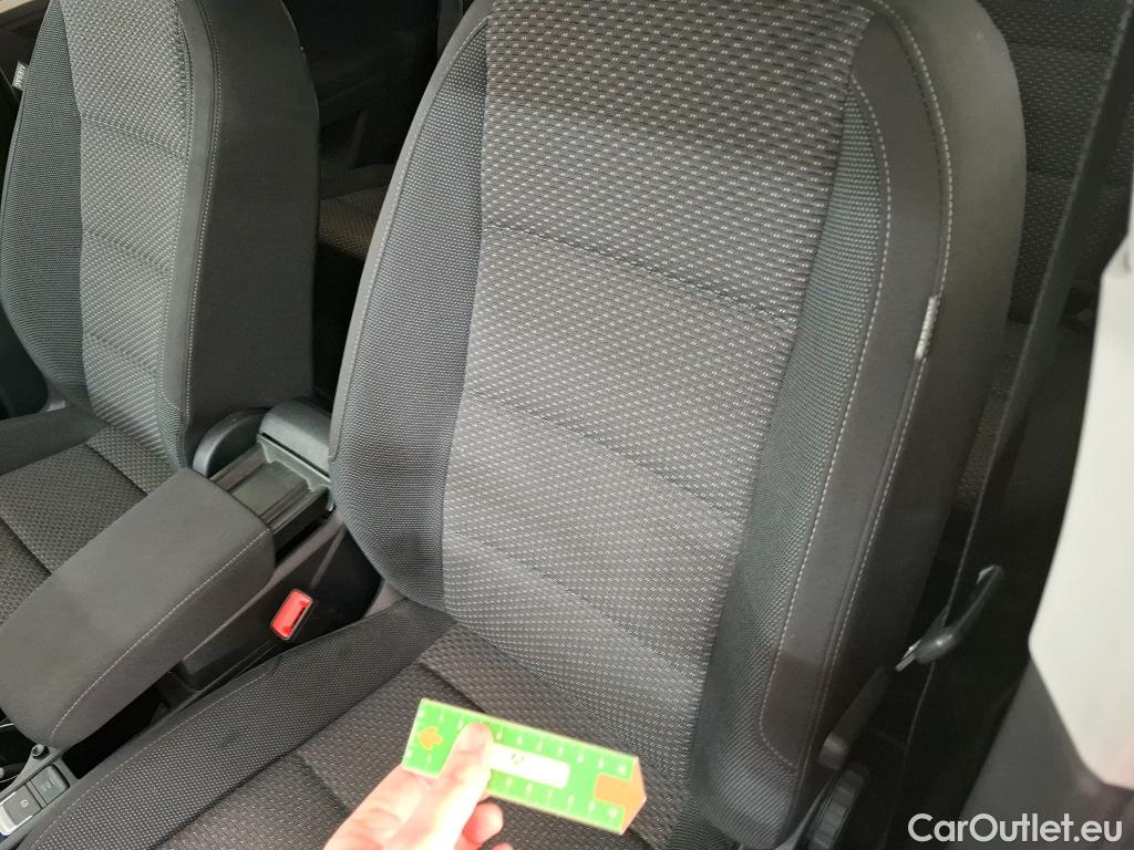  Volkswagen  Touran  Lounge Business BMT/Start-Stopp 2.0 TDI 150CV BVA7 E6d #24