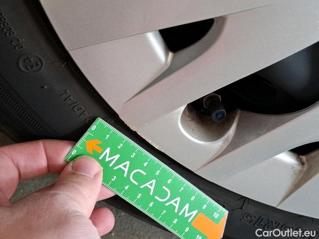  Toyota  Yaris TOYOTA  Hybride / 2019 / 5P / Berline Hybride 116h Dynamic Business Beyond Zer #37