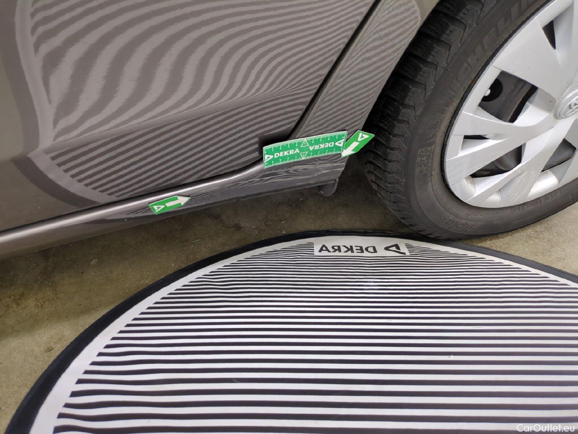  Toyota  Yaris TOYOTA  / 2017 / 5P / Berline 110 VVT-i CVT France Business #44