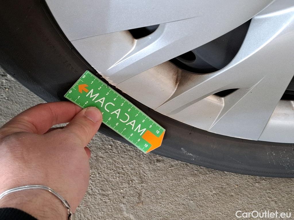  Toyota  Yaris TOYOTA  Hybride / 2019 / 5P / Berline Hybride 116h Dynamic Business Beyond Zer #27