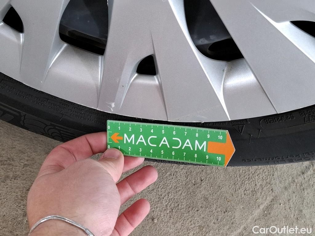  Toyota  Yaris TOYOTA  Hybride / 2019 / 5P / Berline Hybride 116h Dynamic Business Beyond Zer #34