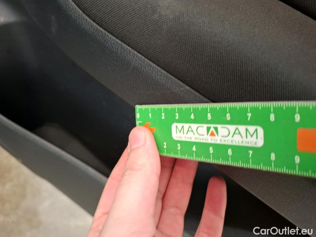  Volkswagen  Touran  Lounge Business BMT/Start-Stopp 2.0 TDI 150CV BVA7 E6d #17