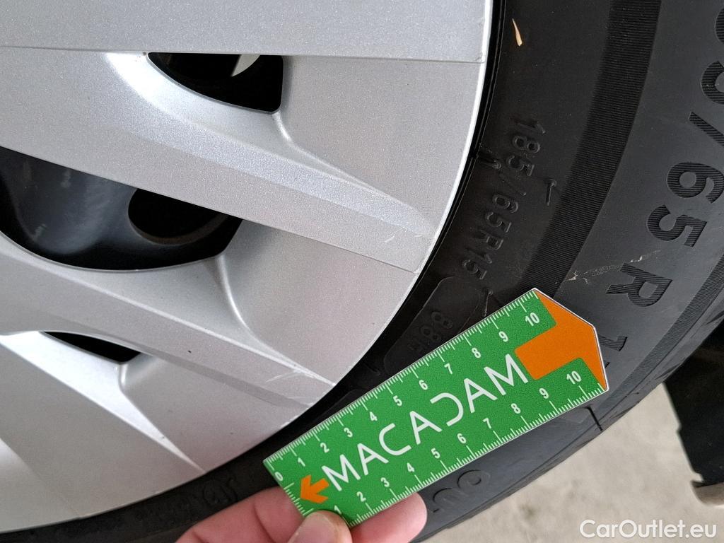  Toyota  Yaris TOYOTA  Hybride / 2019 / 5P / Berline Hybride 116h Dynamic Business Beyond Zer #33