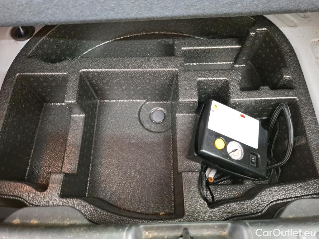  Toyota  Yaris TOYOTA  Hybride / 2019 / 5P / Berline Hybride 114h France Business #31