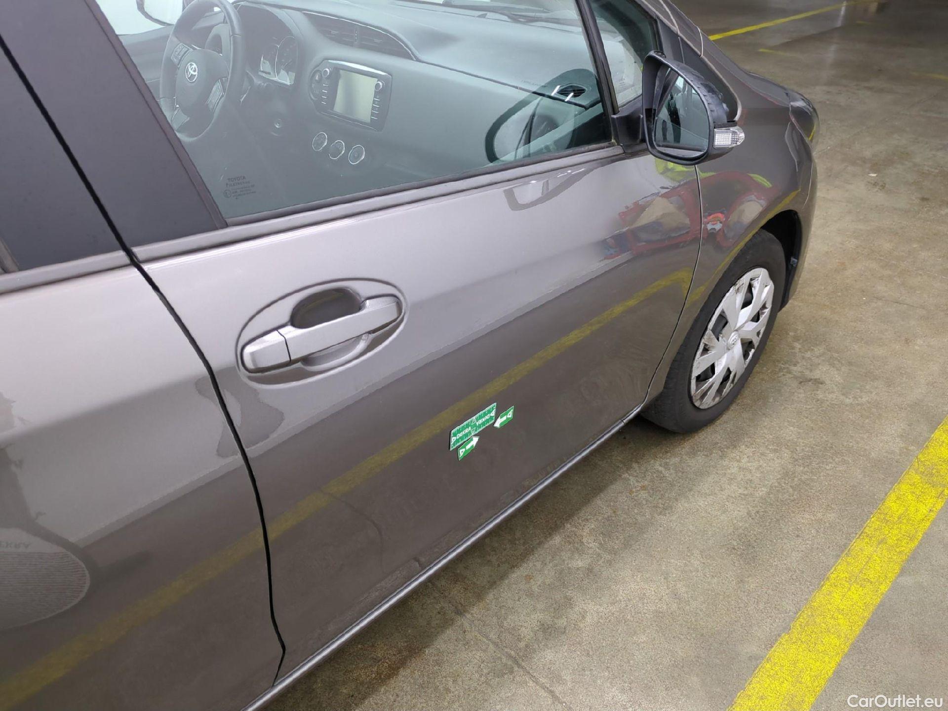  Toyota  Yaris TOYOTA  / 2017 / 5P / Berline 110 VVT-i CVT France Business #24