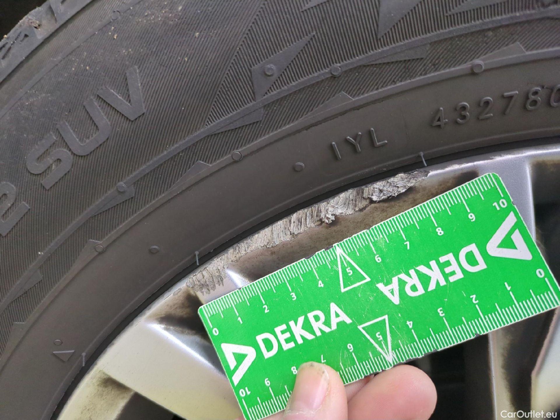  Volkswagen  Tiguan VOLKSWAGEN  / 2020 / 5P / SUV 1.5 TSI 150 DSG7 Life Busines #3