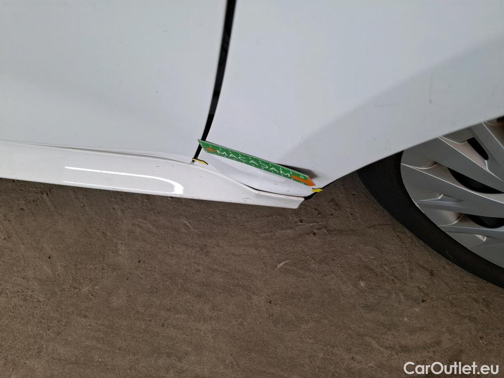  Toyota  Yaris TOYOTA  Hybride / 2019 / 5P / Berline Hybride 116h Dynamic Business Beyond Zer #2