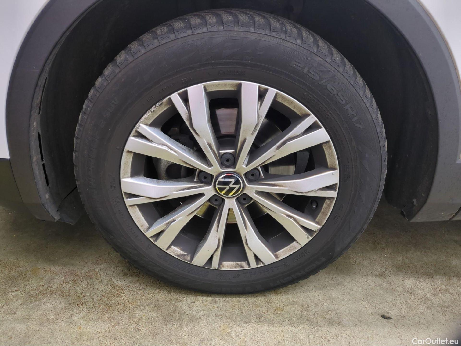  Volkswagen  Tiguan VOLKSWAGEN  / 2020 / 5P / SUV 1.5 TSI 150 DSG7 Life Busines #1