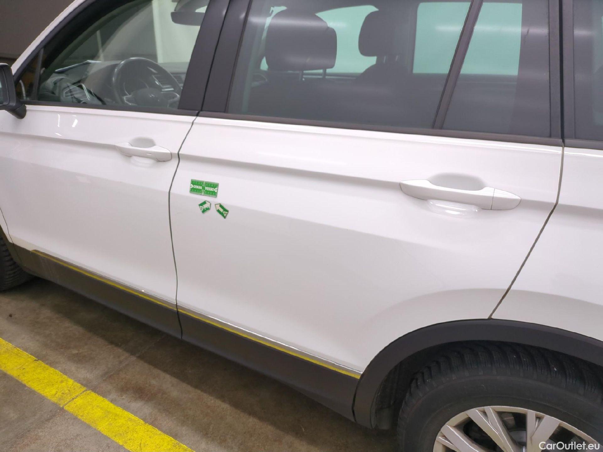  Volkswagen  Tiguan VOLKSWAGEN  / 2020 / 5P / SUV 1.5 TSI 150 DSG7 Life Busines #36