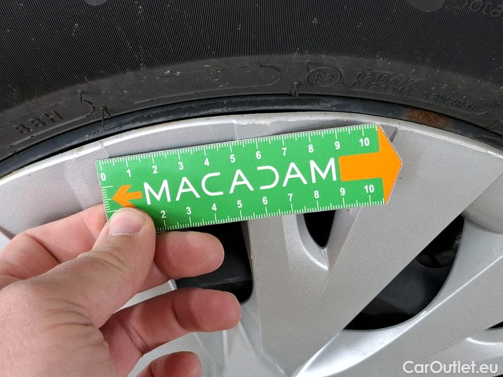  Toyota  Yaris TOYOTA  Hybride / 2019 / 5P / Berline Hybride 116h Dynamic Business Beyond Zer #30