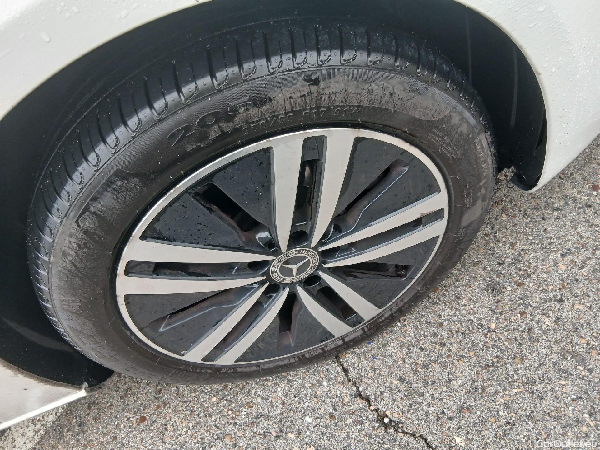  Mercedes  A-Klasse MERCEDES-BENZ Clase A / 2018 / 5P / berlina con portón A 250 e #15