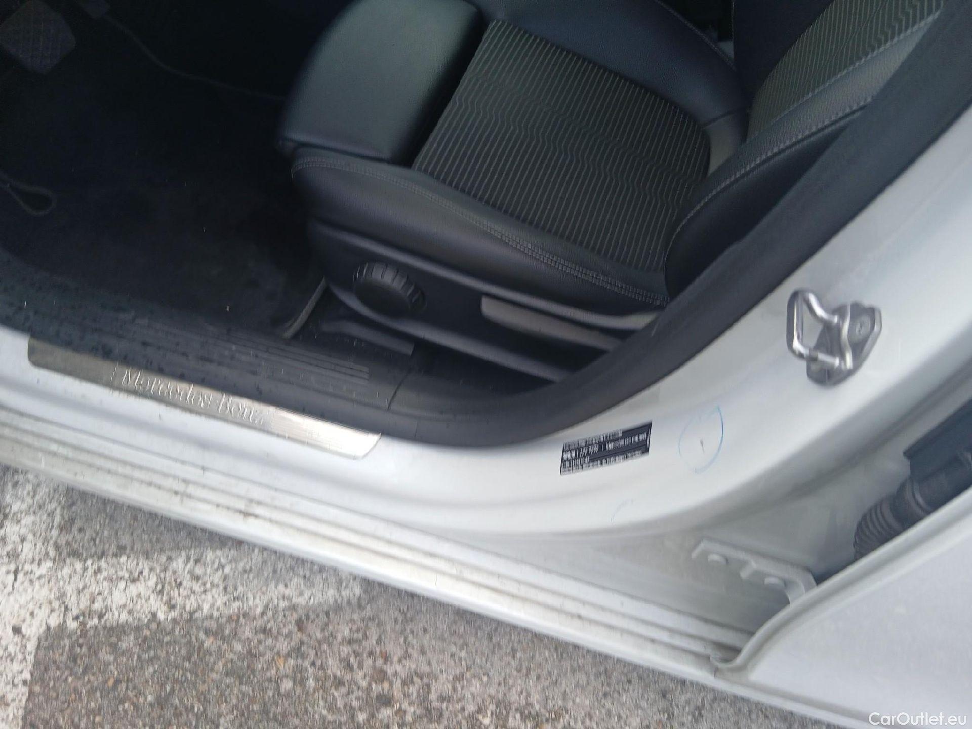  Mercedes  CLA-Klasse MERCEDES-BENZ CLA / 2019 / 4P / coupé CLA 250 e #33