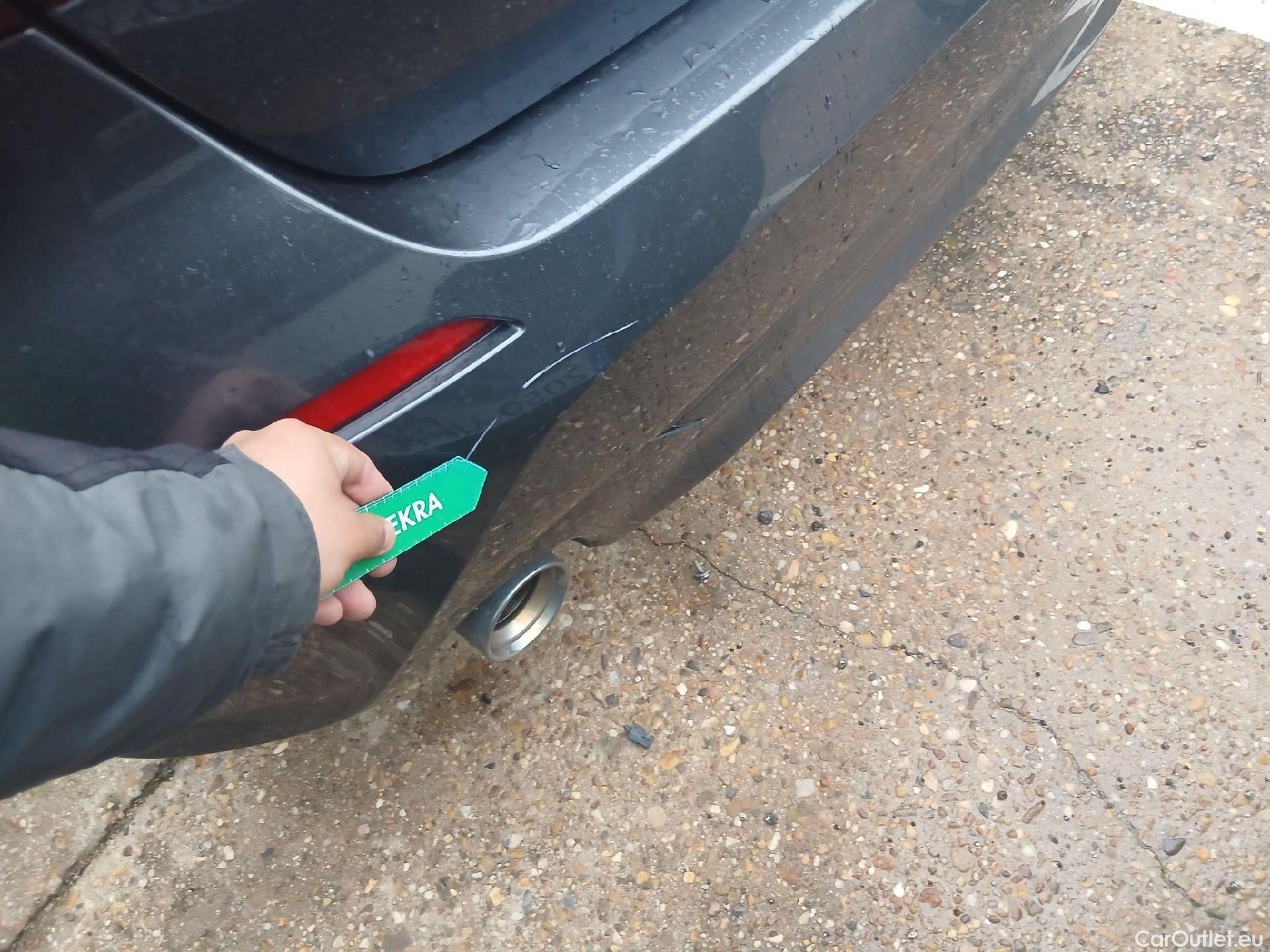  Bmw  Serie 1 BMW  / 2019 / 5P / berlina con portón 118i #9