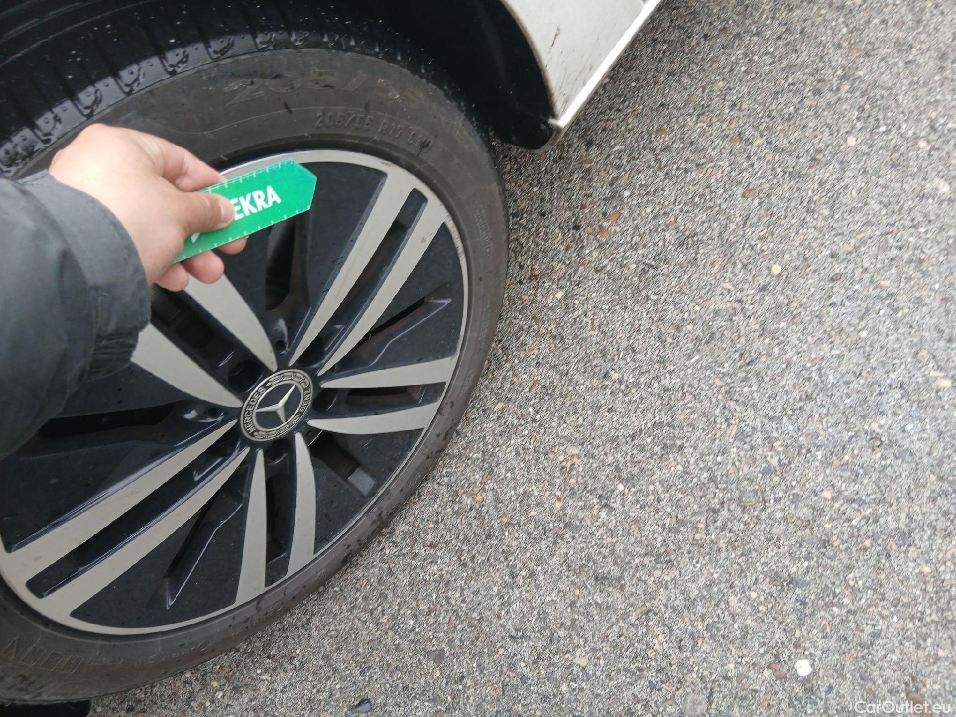  Mercedes  A-Klasse MERCEDES-BENZ Clase A / 2018 / 5P / berlina con portón A 250 e #11