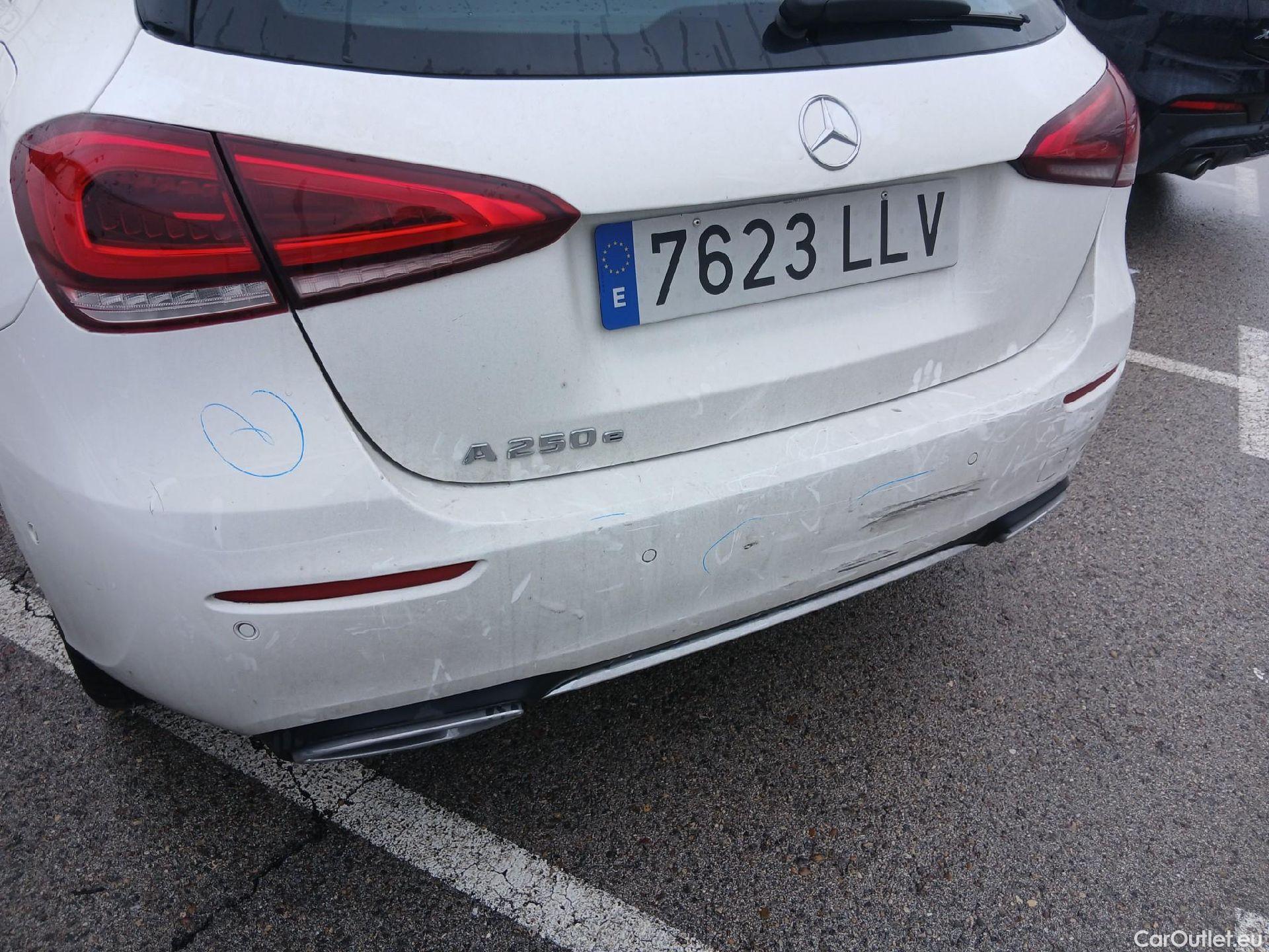  Mercedes  A-Klasse MERCEDES-BENZ Clase A / 2018 / 5P / berlina con portón A 250 e #12