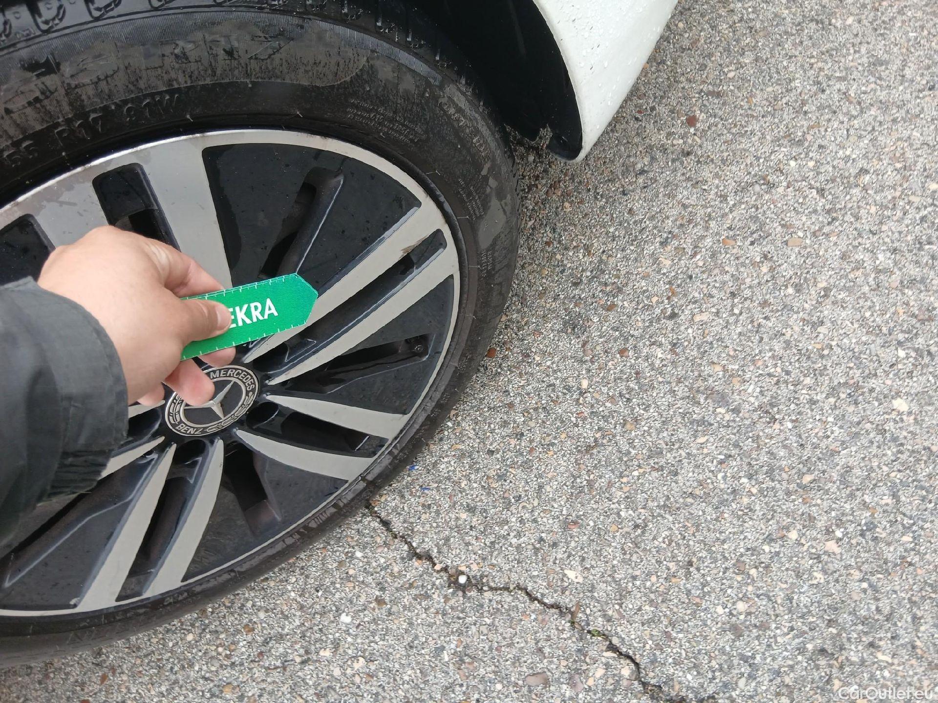  Mercedes  A-Klasse MERCEDES-BENZ Clase A / 2018 / 5P / berlina con portón A 250 e #14