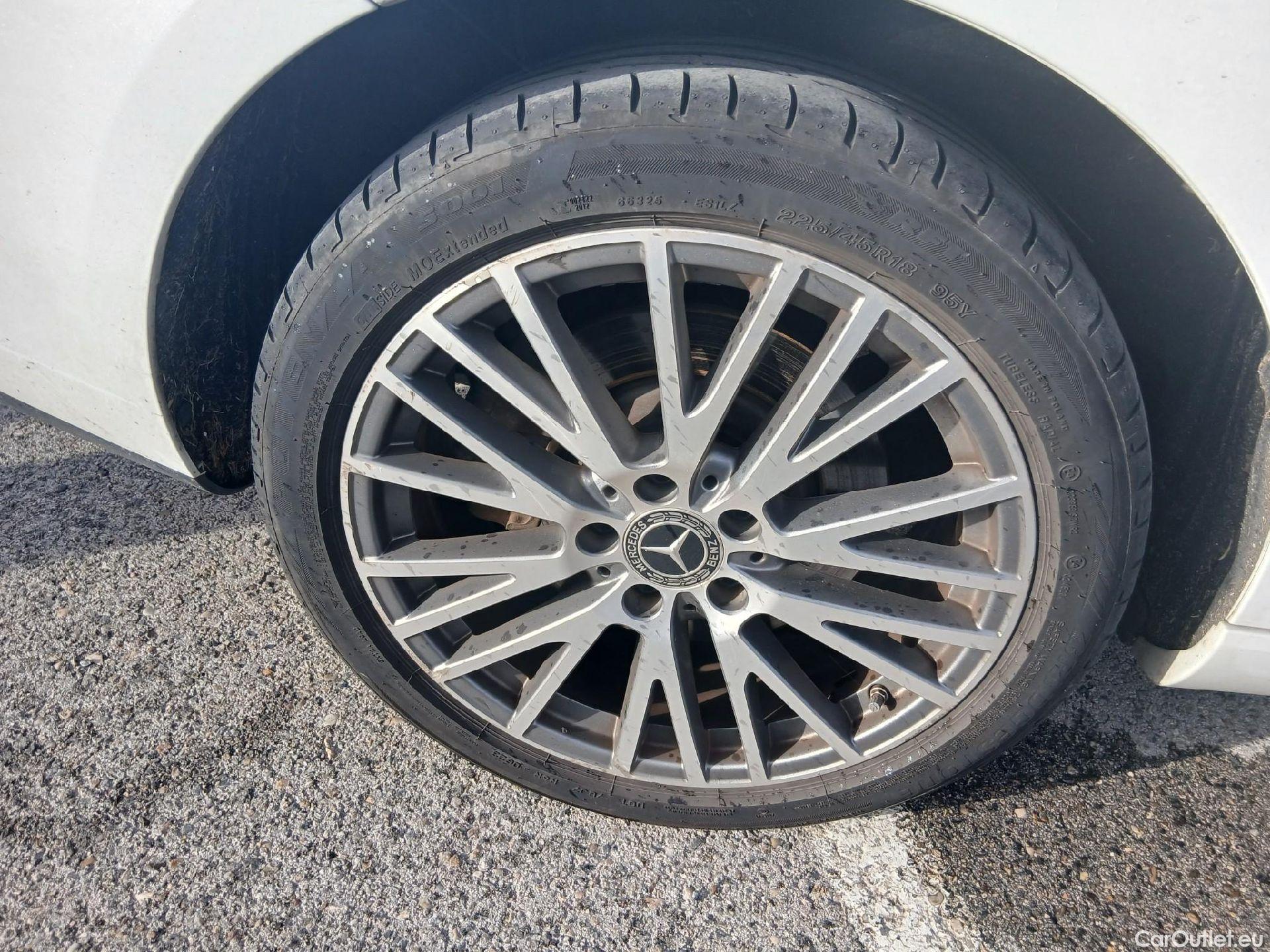  Mercedes  CLA-Klasse MERCEDES-BENZ CLA / 2019 / 4P / coupé CLA 250 e #23