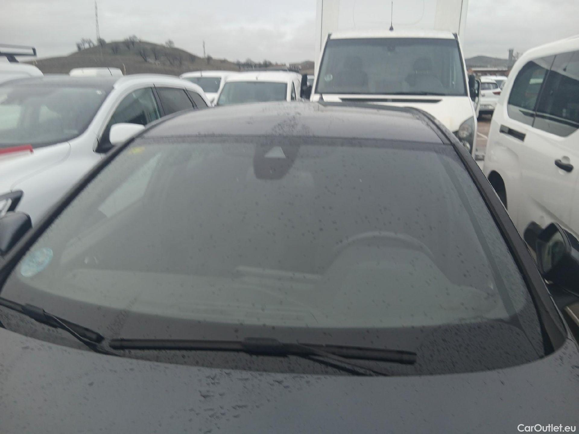  Bmw  Serie 1 BMW  / 2019 / 5P / berlina con portón 118i #5