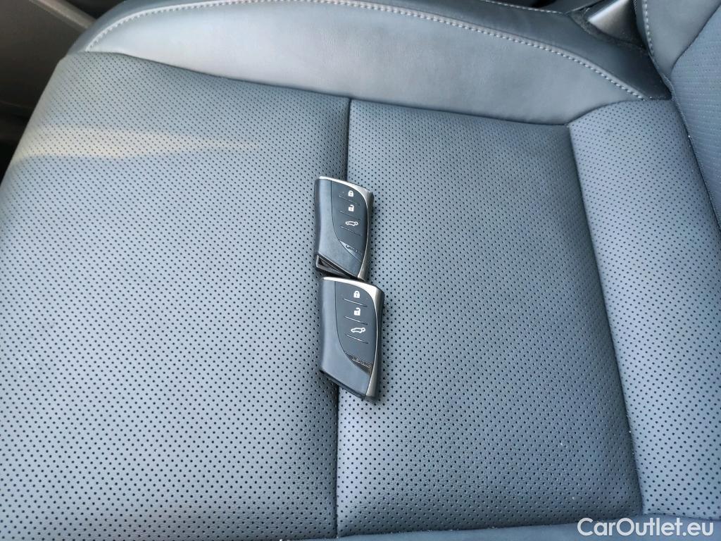  Land Rover  Discovery LEXUS RZ / 2022 / 5P / todoterreno 450e Executive #10