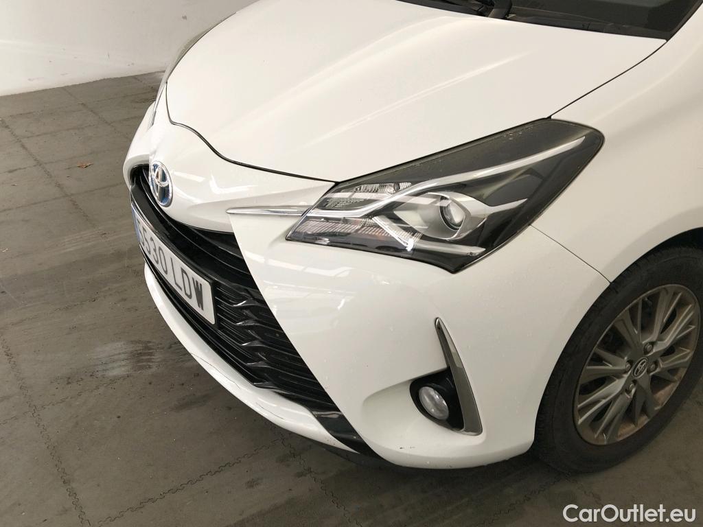  Toyota  Yaris TOYOTA  / 2017 / 5P / berlina con portón 1.5 100H Active #11