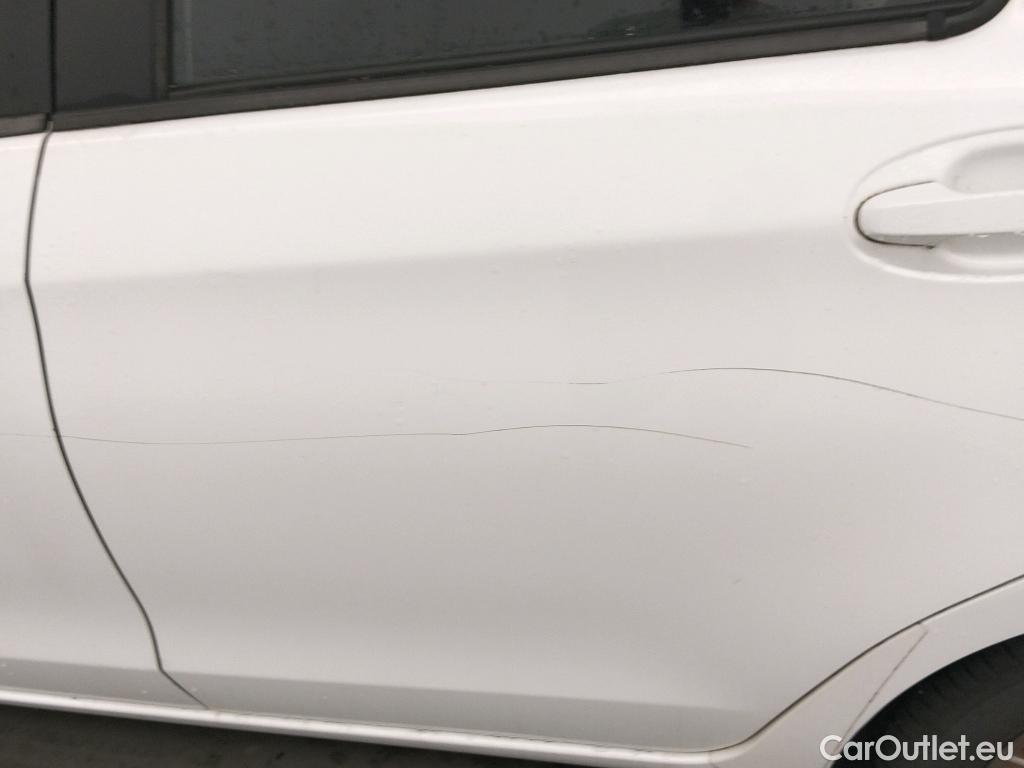  Toyota  Yaris TOYOTA  / 2017 / 5P / berlina con portón 1.5 100H Active #5